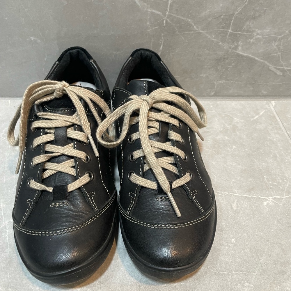Clarks Black Leather Sneakers with Cream Laces - Picture 2 of 7